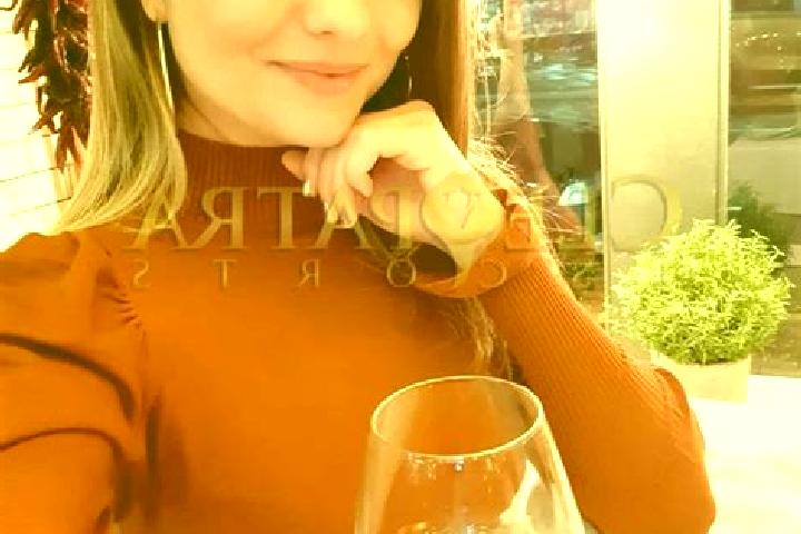 Abigail, 20, a red green-eyed latina companion based in Coazze. Offering 69, Tantra, OWO, Party Girl. Available for incall and outcall, day and evening dates.