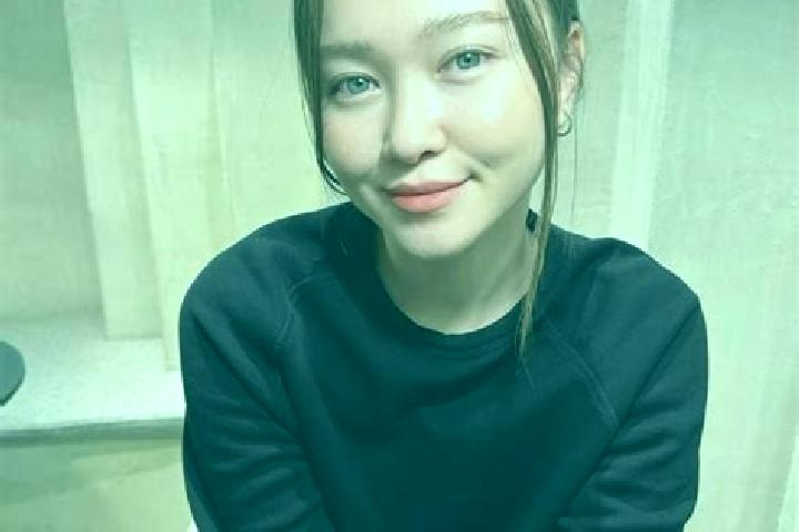 Abigail, 21, a dark blonde blue-eyed asian companion based in Kenbe. Offering Fetish, GFE, Duos, Couples, Tantra. Available for incall and outcall, day and e...