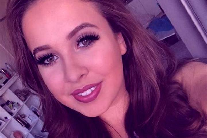 Abigail, 21, a red brown-eyed ebony companion based in Bucha. Offering 69, Striptease, Dinner Date. Available for incall and outcall, day and evening dates.