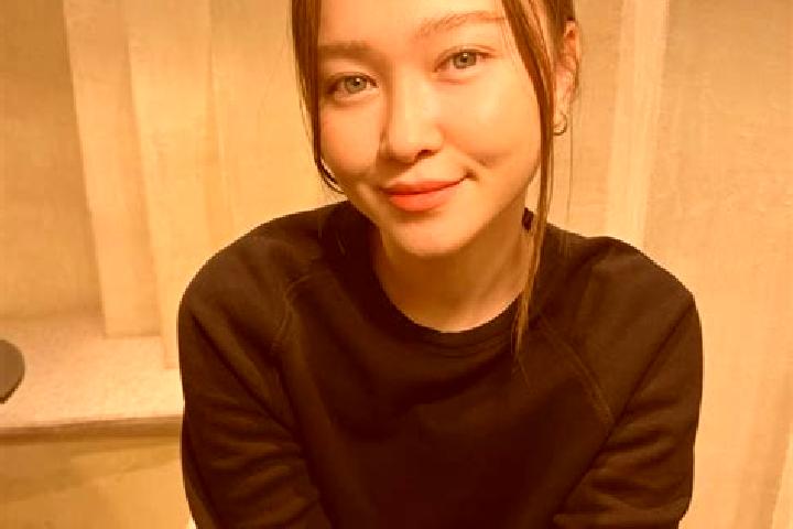 Abigail, 22, a red blue-eyed asian companion based in Brzostek. Offering Duos, CIM, Party Girl, Dinner Date. Available for incall and outcall, day and evenin...