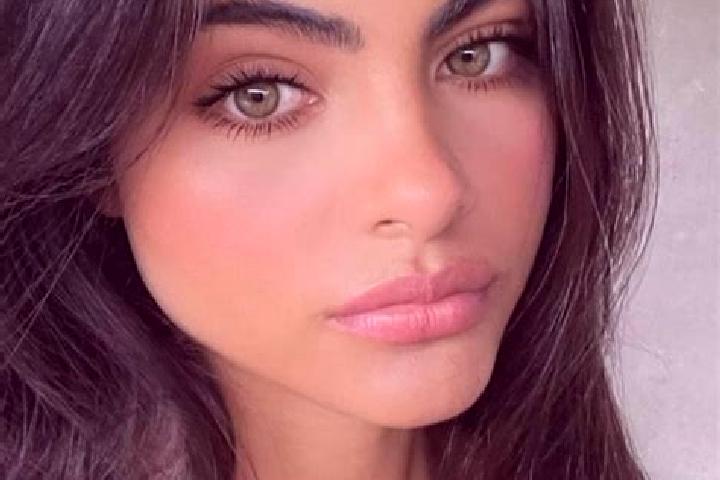 Abigail, 24, a brunette green-eyed mixed companion based in Mercato Saraceno. Offering Striptease, Travel Companion, Overnight, Dinner Date. Available for in...