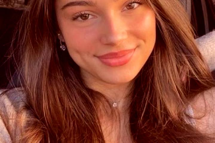 Abigail, 24, a chestnut hazel-eyed indian companion based in Uyskoye. Offering Duos, Couples, GFE. Available for incall and outcall, day and evening dates.