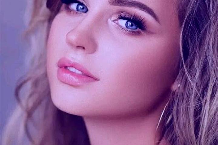 Abigail, 25, a dark blonde blue-eyed mediterranean companion based in Rouffiac. Offering Tantra, A-Level, Erotic Massage. Available for incall and outcall, o...