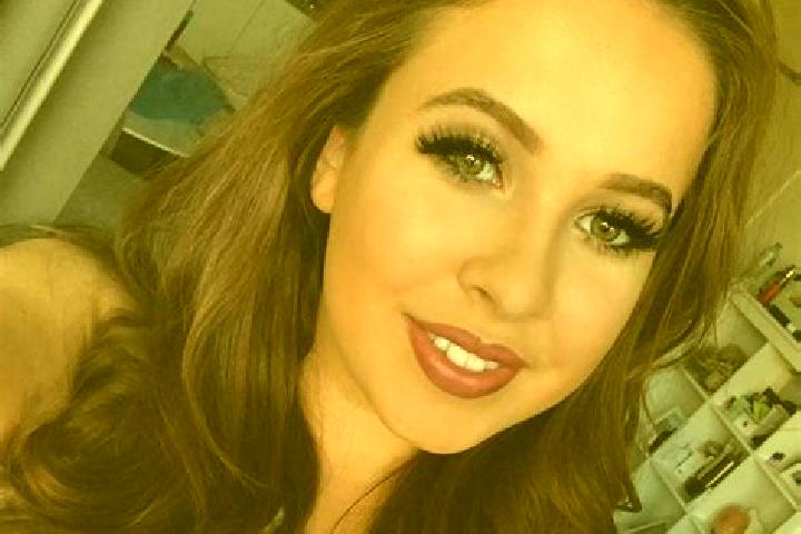 Abigail, 31, a chestnut grey-eyed mixed companion based in Montsauche-les-Settons. Offering Massage, Fetish, Erotic Massage. Available for incall and outcall...