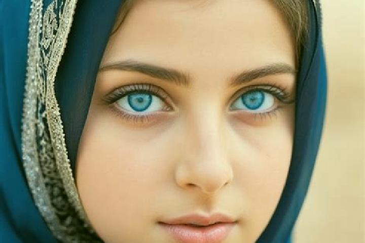 Abigail, 32, a auburn blue-eyed middle eastern companion based in Oberhasli / Birch. Offering Domination, Erotic Massage, Travel Companion. Available for inc...
