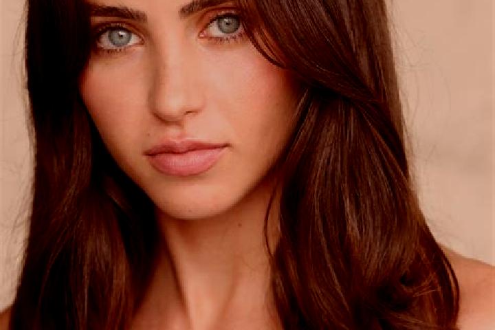 Addison, 20, a brunette dark-eyed latina companion based in Schweinfurt. Offering 69, CIM, Domination. Available for incall and outcall, day and evening dates.