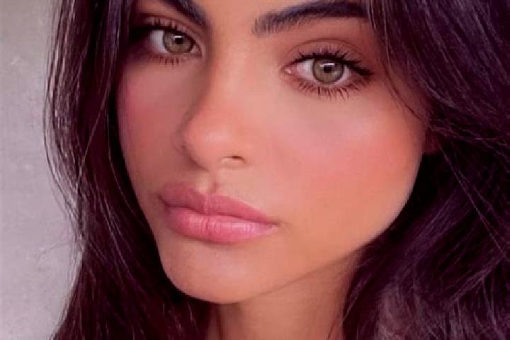 Addison, 22, a black hazel-eyed european companion based in Radcliffe. Offering Striptease, BDSM, Erotic Massage. Available for incall and outcall, overnight...