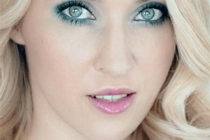 Addison, 23, a blonde green-eyed latina companion based in Nova Dedinka. Offering A-Level, GFE, Girlfriend Experience. Available for incall and outcall, day ...