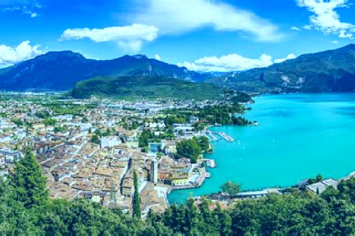 Addison, 24 — Escort in Pianezze del Lago, Italy