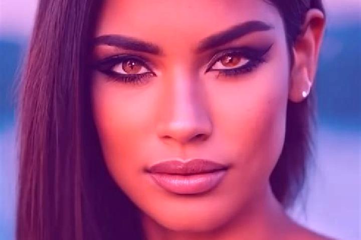 Addison, 26, a dark blonde amber-eyed latina companion based in Cheveresu Mare. Offering Striptease, Roleplay. Available for incall and outcall, overnight bo...