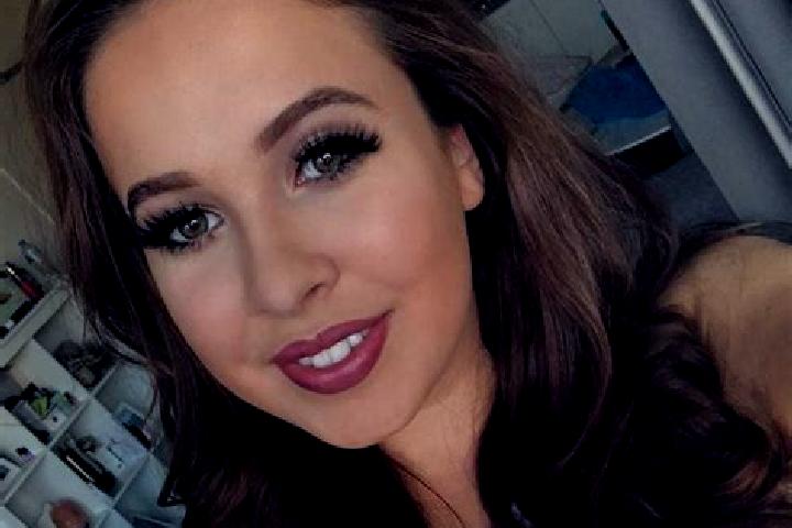 Addison, 26, a red dark-eyed european companion based in East End. Offering Travel Companion, Massage, Domination, Dinner Date. Available for incall and outc...