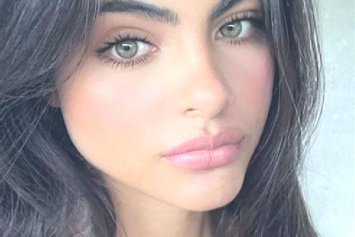 Addison, 30, a brunette hazel-eyed latina companion based in Oberickelsheim. Offering Deep French Kissing, Prostate Massage, Tantra, Erotic Massage, Massage....