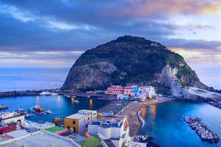 Addison, 32 — Escort in Serrara Fontana, Italy