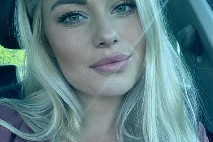 Addison, 33, a blonde hazel-eyed caribbean companion based in Khurba. Offering Fetish, CIM, Girlfriend Experience, Overnight, GFE. Available for incall and o...
