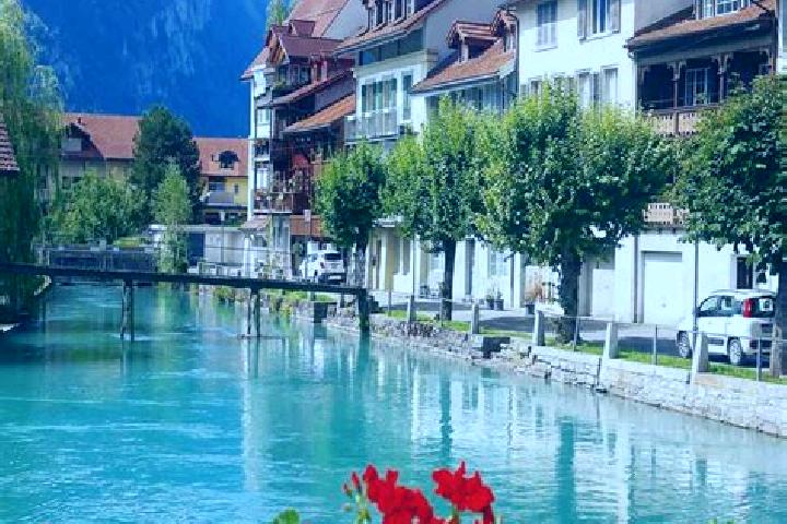 Addison, 39 — Escort in Jeuss, Switzerland