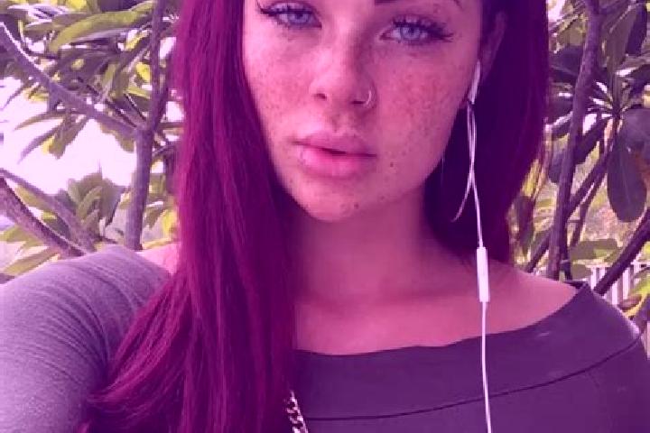 Alice, 20, a red amber-eyed latina companion based in Cologno al Serio. Offering Fetish, BDSM, OWO, 69, Roleplay. Available for incall and outcall, day and e...