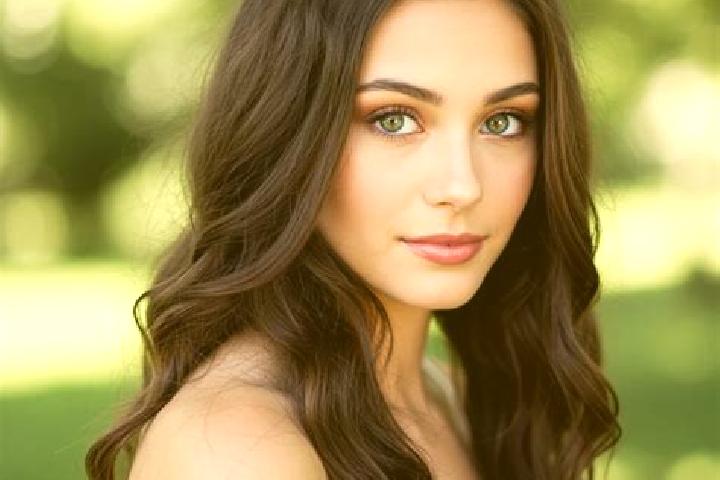 Alice, 21, a chestnut hazel-eyed ebony companion based in Petina. Offering Roleplay, A-Level, Dinner Date. Available for incall and outcall, day and evening ...