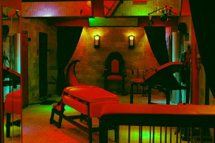 Alice, 22, a red dark-eyed mediterranean companion based in Carpacco. Offering Domination, BDSM, Massage, Fetish, Roleplay. Available for incall and outcall,...
