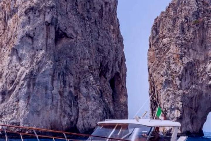 Alice, 23 — Escort in Capri Leone, Italy