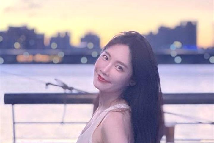 Alice, 23 — Escort in Ganjiachang, China
