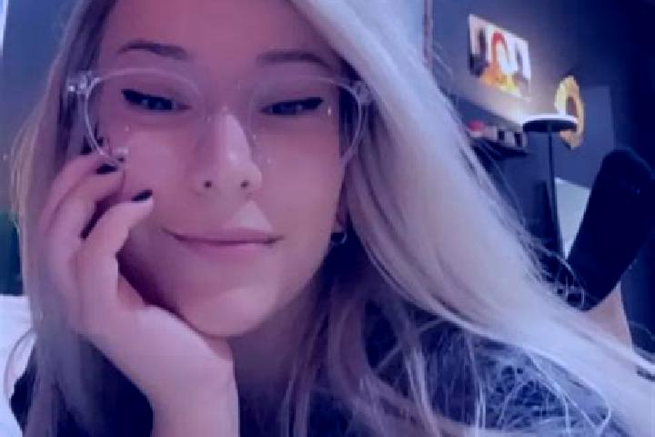 Alice, 24, a auburn grey-eyed middle eastern companion based in Hei- en Boeicop. Offering Erotic Massage, CIM, Massage, Dinner Date, 69. Available for incall...