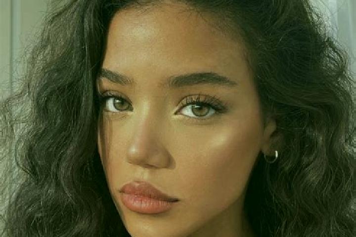 Alice, 24, a black brown-eyed mediterranean companion based in Aloussou. Offering Overnight, Party Girl, Massage, Dinner Date. Available for incall and outca...