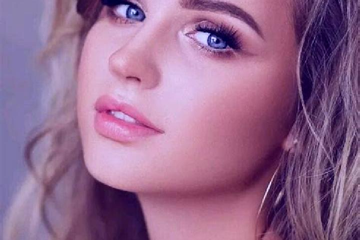 Alice, 24, a dark blonde blue-eyed mediterranean companion based in Isokyroe. Offering BDSM, Travel Companion, CIM, A-Level, Girlfriend Experience. Available...