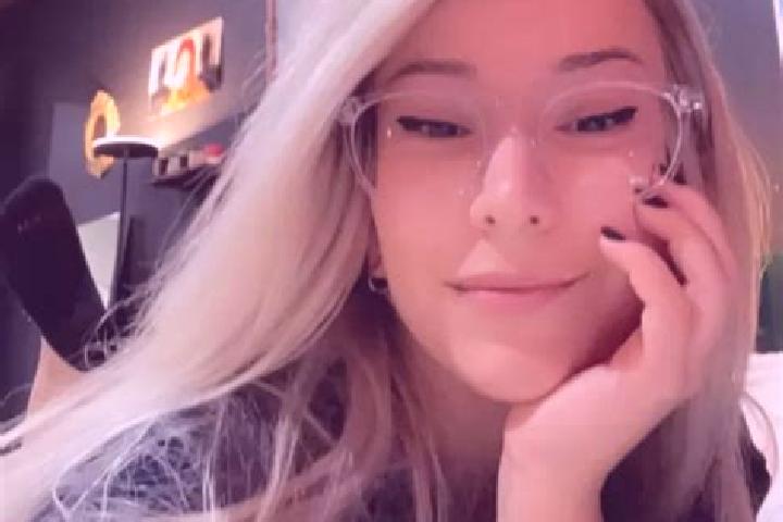 Alice, 24, a platinum blonde amber-eyed ebony companion based in Castanheira do Ribatejo. Offering CIM, Fetish, Dinner Date. Available for incall and outcall...