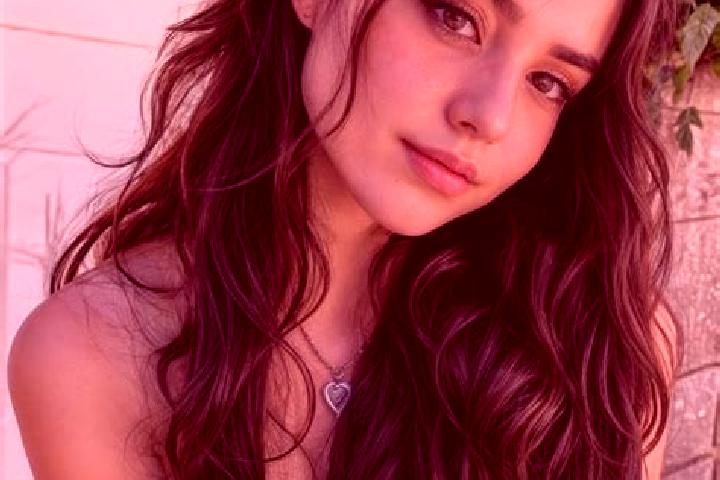 Alice, 25, a auburn amber-eyed middle eastern companion based in La Rose. Offering Girlfriend Experience, GFE, Roleplay, Couples, Domination. Available for i...