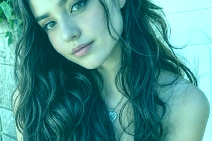 Alice, 25, a auburn dark-eyed middle eastern companion based in Kaufering. Offering BDSM, A-Level, Travel Companion, Party Girl. Available for incall and out...