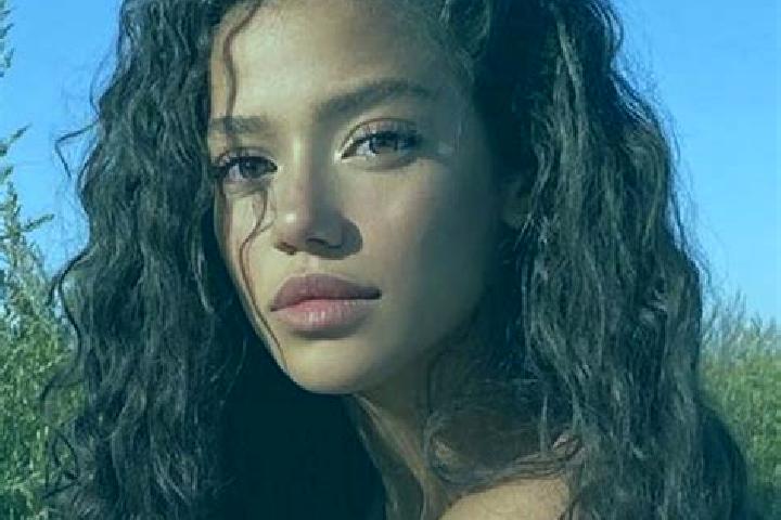Alice, 25, a black grey-eyed latina companion based in Sainte-Anne. Offering Couples, A-Level, Deep French Kissing, Party Girl. Available for incall and outc...