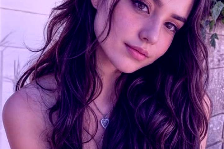 Alice, 25, a chestnut hazel-eyed middle eastern companion based in Guiseley. Offering Couples, Deep French Kissing, Striptease. Available for incall and outc...