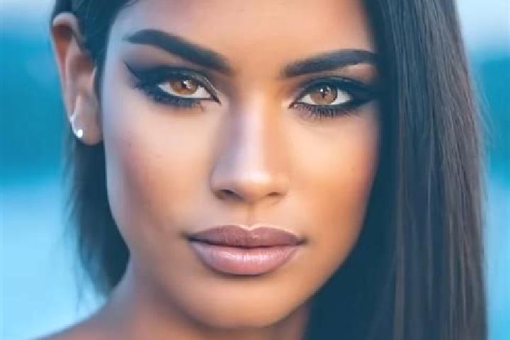 Alice, 25, a red brown-eyed latina companion based in San Juan Raboso. Offering Domination, Striptease, Deep French Kissing, Dinner Date. Available for incal...