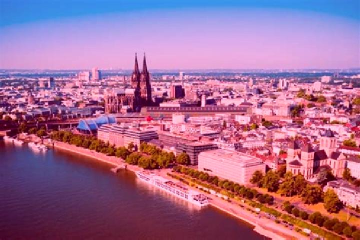 Alice, 26 — Escort in Wesseling, Germany