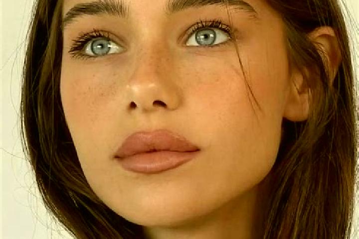 Alice, 28, a brunette grey-eyed middle eastern companion based in Fossoy. Offering GFE, Domination, A-Level. Available for incall and outcall, overnight book...