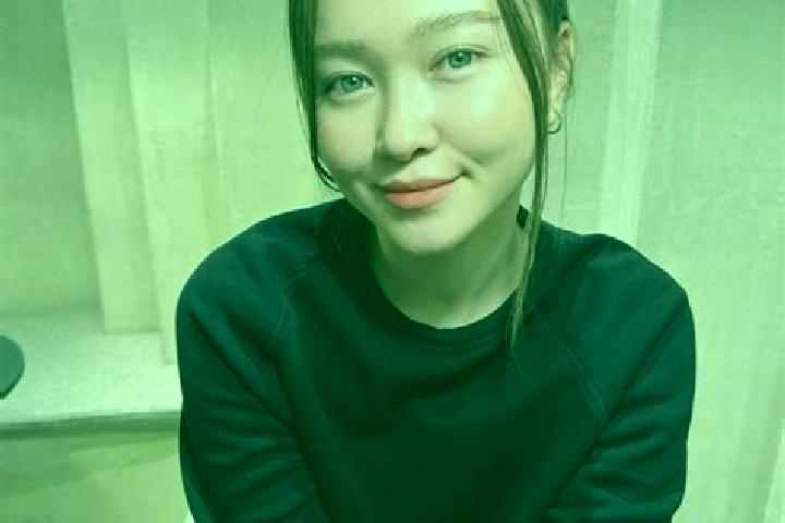 Alice, 29, a red blue-eyed asian companion based in Busolwe. Offering Couples, Dinner Date, Travel Companion. Available for incall and outcall, overnight boo...