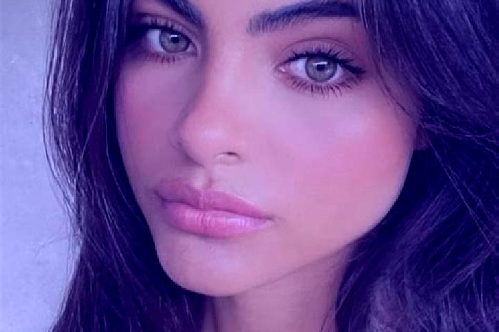 Alice, 30, a brunette green-eyed european companion based in De Haan. Offering Fetish, Overnight, Duos. Available for incall and outcall, day and evening dates.