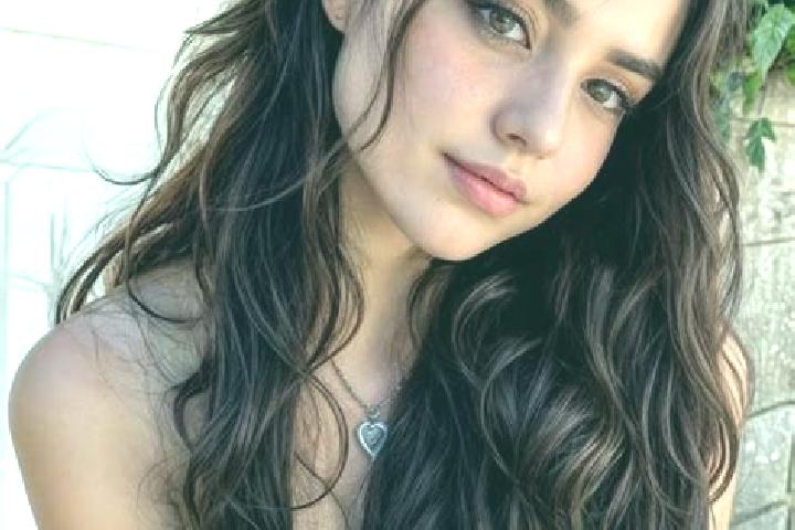 Alice, 31, a chestnut hazel-eyed middle eastern companion based in Ekota. Offering Massage, BDSM, CIM. Available for incall and outcall, day and evening dates.