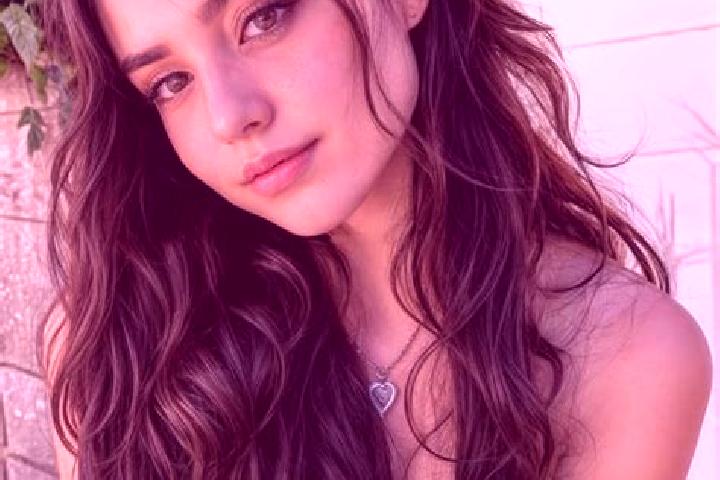 Alice, 32, a auburn amber-eyed middle eastern companion based in Pocito. Offering Tantra, Prostate Massage, 69. Available for incall and outcall, overnight b...