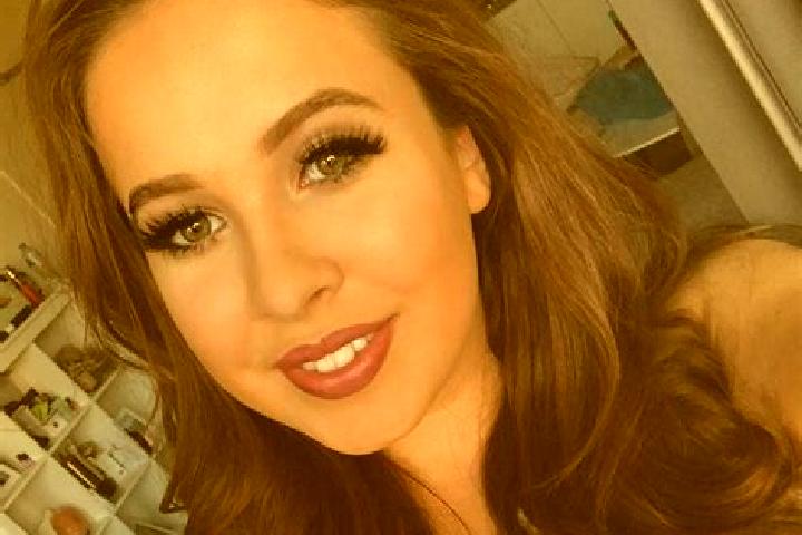 Alice, 32, a auburn dark-eyed european companion based in Villar del Arzobispo. Offering Duos, 69, Erotic Massage. Available for incall and outcall, day and ...