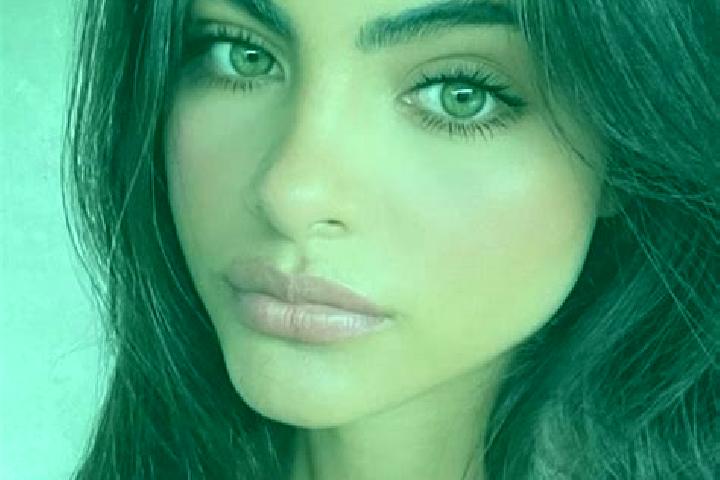 Alice, 32, a brunette dark-eyed indian companion based in Mogapi. Offering OWO, GFE, Dinner Date, Overnight. Available for incall and outcall, day and evenin...