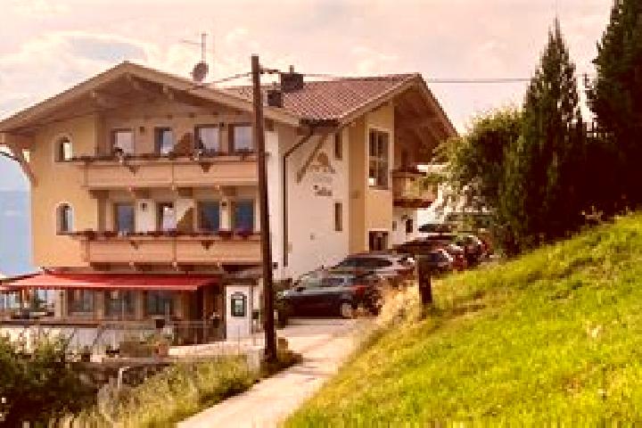 Alice, 33, a red green-eyed european companion based in Aschau im Zillertal. Offering Massage, Dinner Date, Deep French Kissing. Available for incall and out...