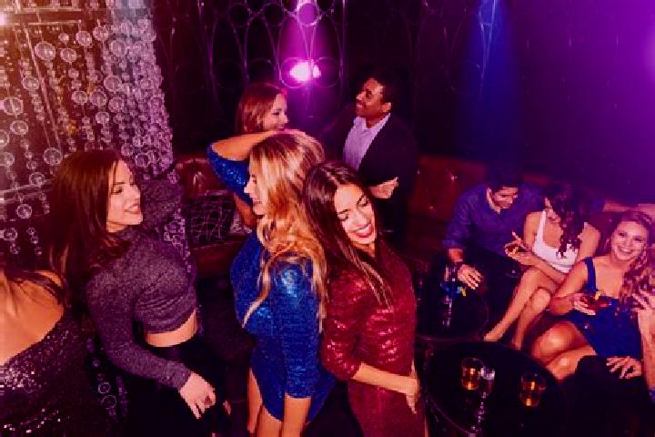 Alice, 33, a red grey-eyed caucasian companion based in Dossenheim-sur-Zinsel. Offering Tantra, Striptease, Couples, Party Girl. Available for incall and out...