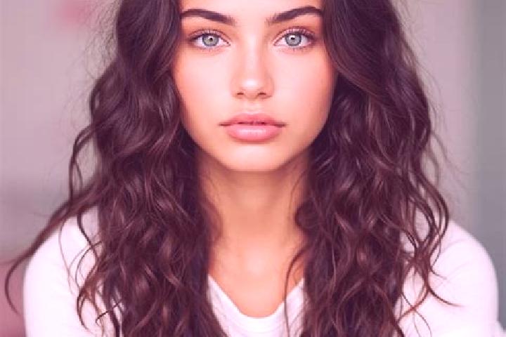 Alice, 34, a brunette grey-eyed mediterranean companion based in Klaeng. Offering Massage, Duos. Available for incall and outcall, overnight bookings available.
