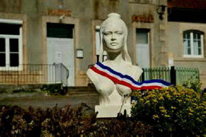 Alice, 34 — Escort in Aiton, France