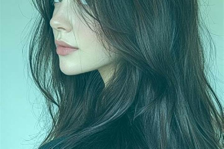 Alice, 35, a auburn brown-eyed european companion based in Gurnee. Offering CIM, Couples, Deep French Kissing, Roleplay. Available for incall and outcall, da...