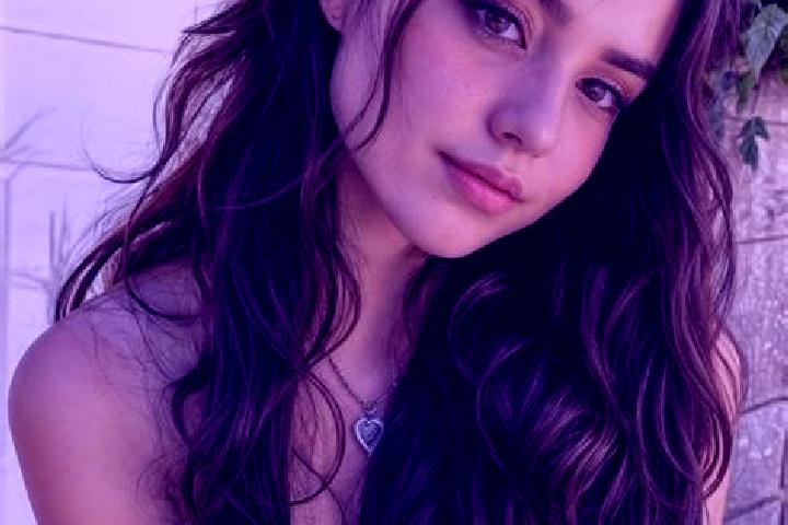 Alice, 35, a auburn dark-eyed middle eastern companion based in Sant Ana do Livramento. Offering Erotic Massage, Striptease. Available for incall and outcall...