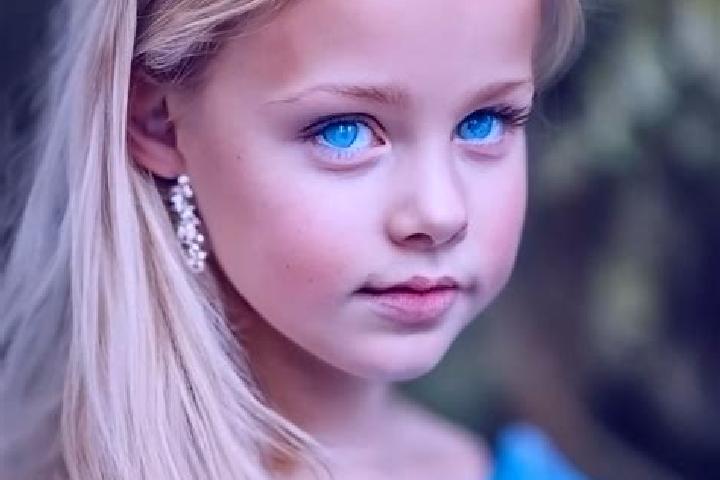 Alice, 35, a blonde blue-eyed ebony companion based in Tubilla del Agua. Offering Girlfriend Experience, OWO, BDSM. Available for incall and outcall, overnig...