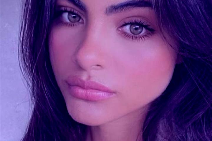 Alice, 36, a auburn dark-eyed middle eastern companion based in Daheli. Offering Erotic Massage, Couples, Massage, Domination. Available for incall and outca...