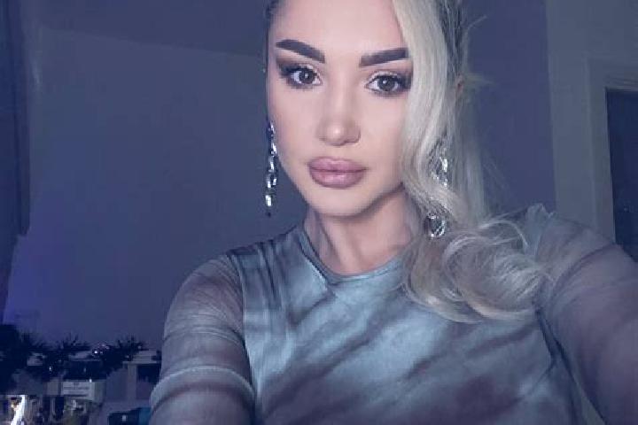 Alice, 36, a blonde brown-eyed indian companion based in Tirora. Offering Domination, Dinner Date, Roleplay, GFE. Available for incall and outcall, day and e...